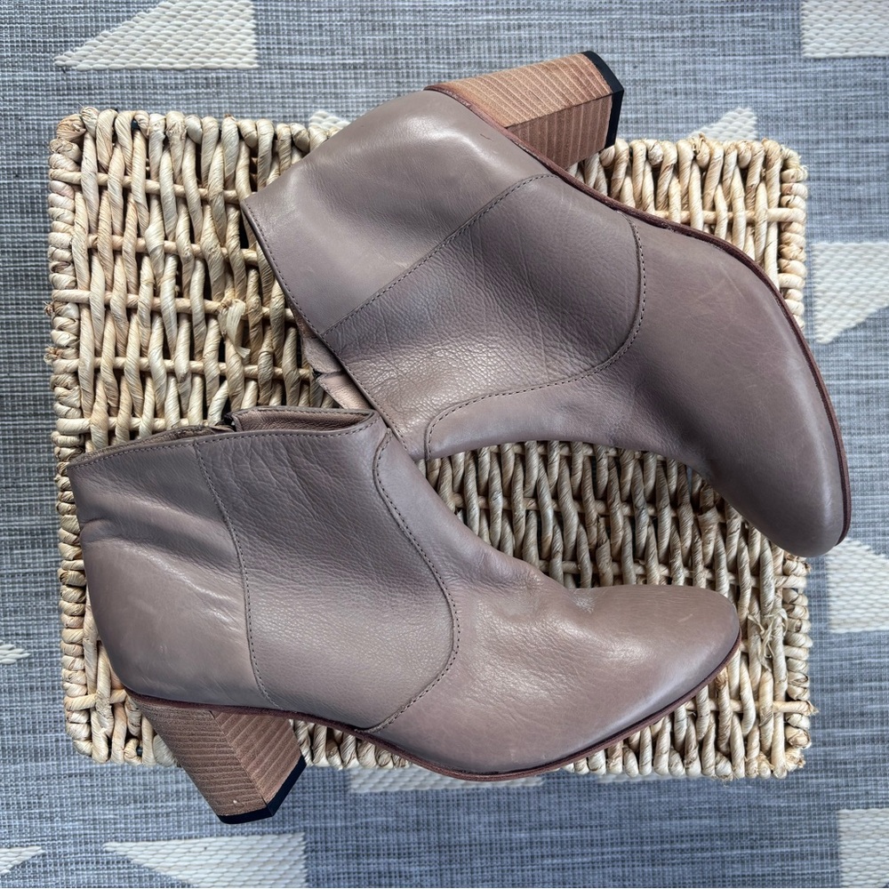 Johnston & Murphy Women's Taupe Ankle Boots | Size 10 - Picture 3 of 7